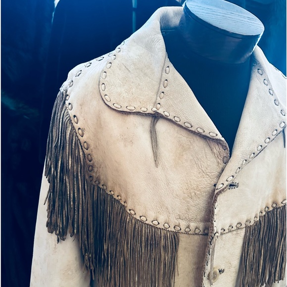 Wow 🤩 Vintage Wilderness Wayne Western Fringe Jacket - Hand Engraved/Signed - Picture 4 of 13